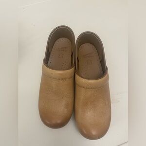 Dansko professional honey distressed clogs size 39
